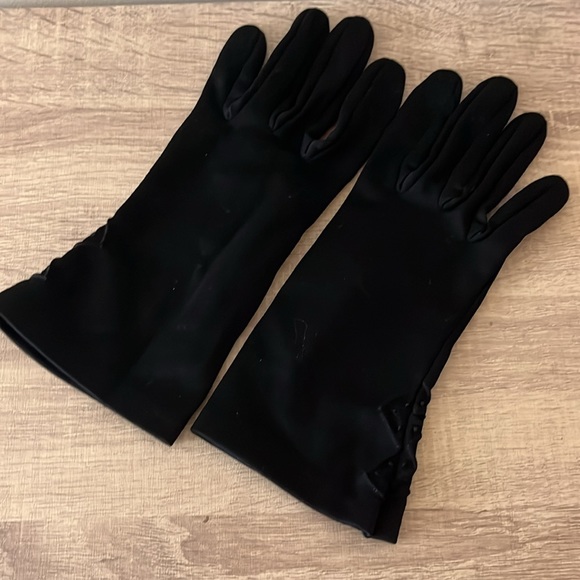 VINTAGE Black Sleek Embroidered Gloves Sz M - Picture 2 of 5
